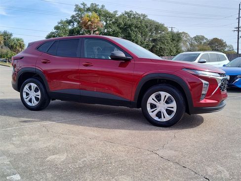 Used 2025 Chevrolet Trax LS image 13