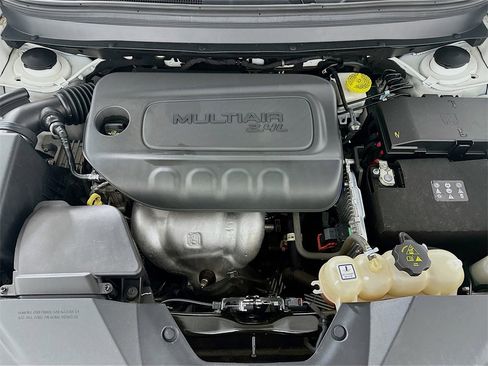 Used 2020 Jeep Cherokee Latitude Plus image 32