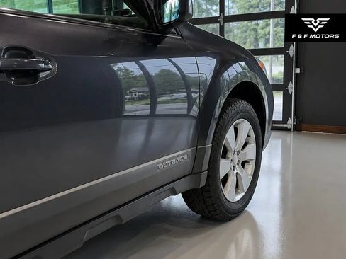Used 2010 Subaru Outback 3.6R Premium AWD/4WD image 7