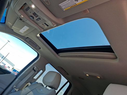 Used 2019 Cadillac Escalade Luxury w/ LPO, Radiant Package AWD/4WD image 16