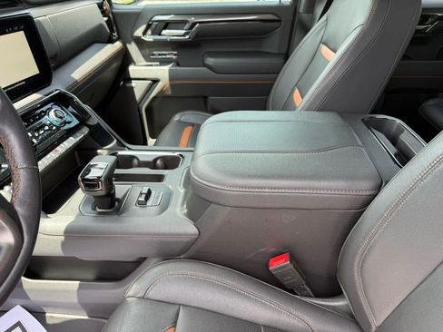 Used 2023 GMC Sierra 1500 AT4 w/ Technology Package AWD/4WD image 23