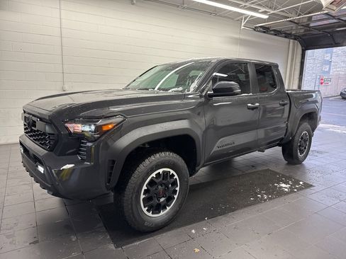 New 2025 Toyota Tacoma TRD Off-Road image 4