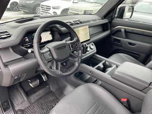Used 2025 Land Rover Defender 110 image 13