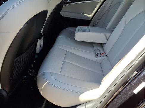 Used 2024 Genesis G70 2.5T image 25