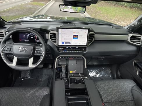 Used 2025 Toyota Tundra Limited AWD/4WD image 28