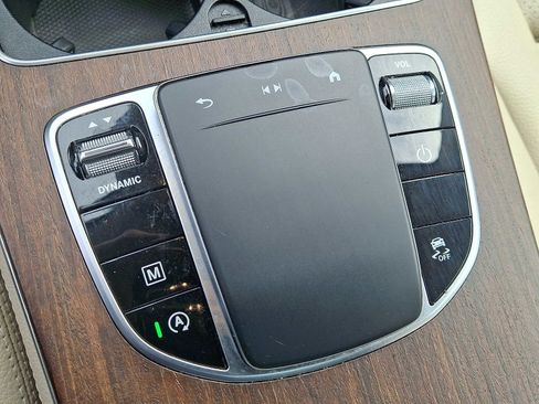 Used 2020 Mercedes-Benz GLC 300 4MATIC image 24