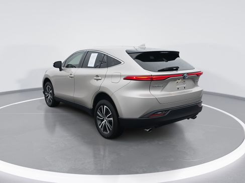 Used 2022 Toyota Venza LE image 5