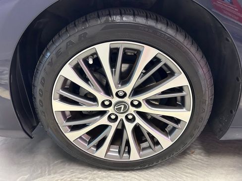 Used 2019 Lexus ES 300h w/ Premium Package FWD image 23