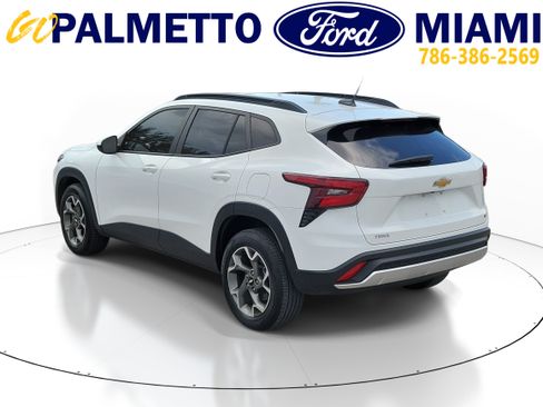 Used 2024 Chevrolet Trax LT w/ Driver Confidence Package FWD image 4