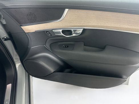 Used 2025 Volvo XC90 B6 Plus image 36