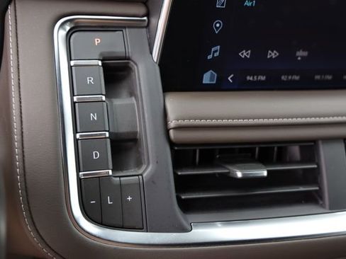 Used 2023 Chevrolet Tahoe Z71 w/ Luxury Package AWD/4WD image 25