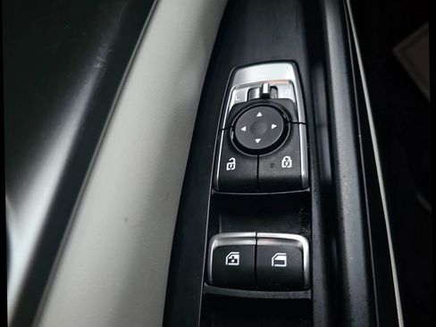 Used 2022 Kia Carnival LX image 19