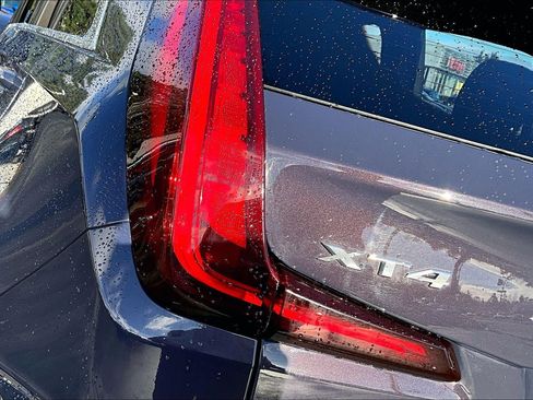 Used 2024 Cadillac XT4 Premium Luxury image 21