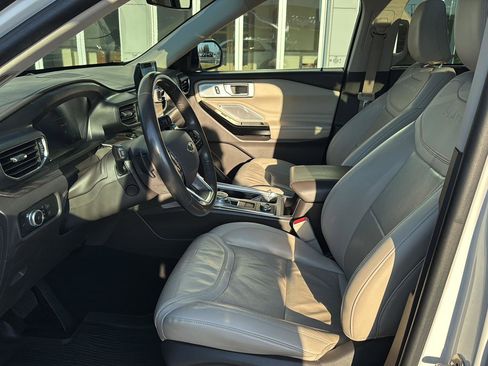 Used 2021 Ford Explorer Platinum w/ Equipment Group 601A image 8