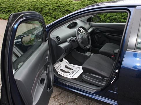 Used 2008 Toyota Yaris Sedan w/ Convenience Pkg FWD image 5
