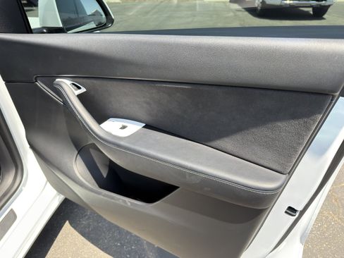Used 2021 Tesla Model Y Long Range AWD/4WD image 11