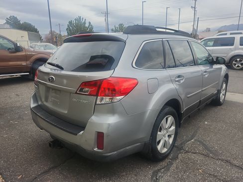Used 2011 Subaru Outback 2.5i Premium w/ All-Weather Pkg AWD/4WD image 7