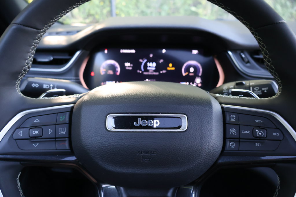Used 2023 Jeep Grand Cherokee Altitude AWD/4WD image 30