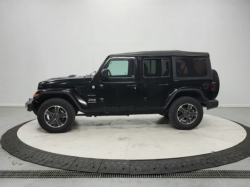 Used 2023 Jeep Wrangler Unlimited Sahara w/ Cold Weather Group AWD/4WD image 4