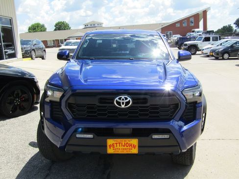 Used 2024 Toyota Tacoma TRD Off-Road AWD/4WD image 13