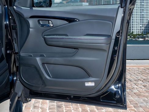 Certified 2023 Honda Ridgeline Black Edition image 13