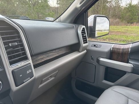 Used 2020 Ford F150 Lariat image 24