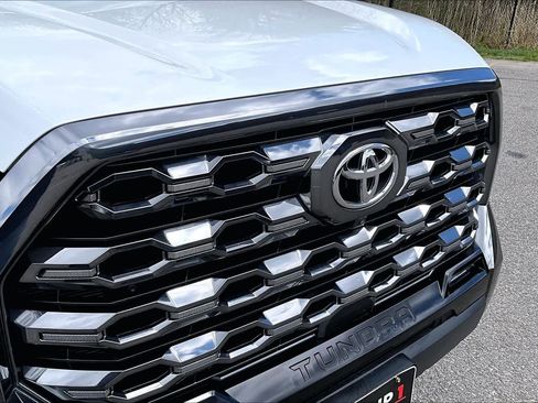 Used 2024 Toyota Tundra Platinum AWD/4WD image 32