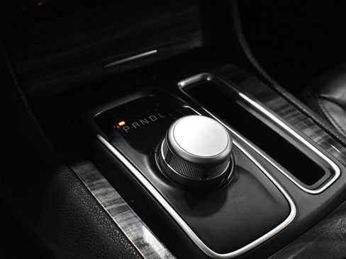 Used 2019 Chrysler 300 Touring L w/ Quick Order Package 22F image 18