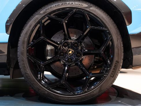 Used 2024 Lamborghini Urus Performante AWD/4WD image 48