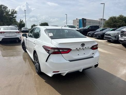 Used 2024 Toyota Camry SE FWD image 4