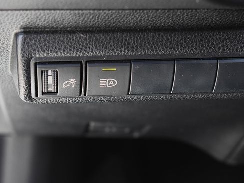 Used 2021 Toyota Corolla SE FWD image 21