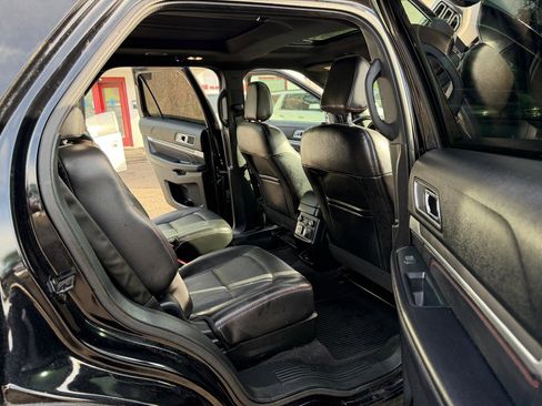 Used 2018 Ford Explorer Sport w/ Equipment Group 401A AWD/4WD image 18