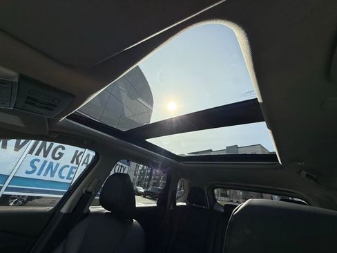 Used 2023 Nissan Rogue SV w/ SV Premium B Package image 5