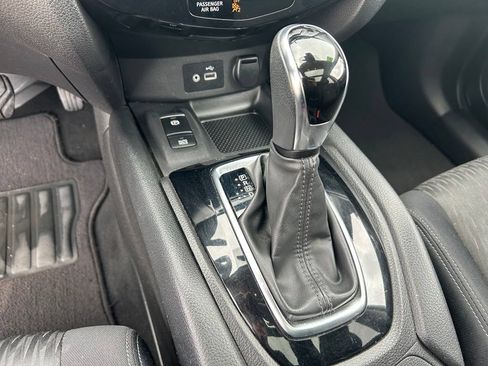 Used 2019 Nissan Rogue SV w/ Sun & Sound Touring Package AWD/4WD image 24