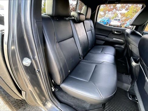 Used 2022 Toyota Tacoma Limited image 20