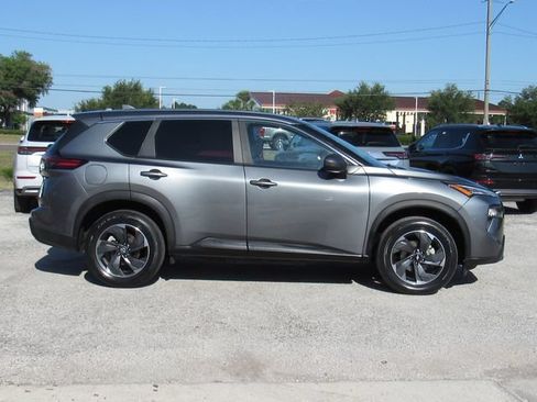 Used 2024 Nissan Rogue SV FWD image 2