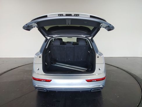 Used 2024 Audi Q5 2.0T Premium w/ Convenience Package image 9