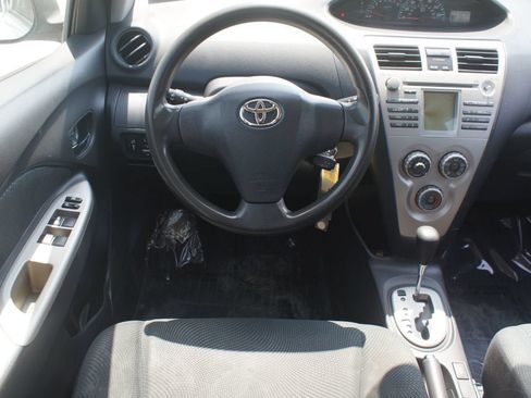 Used 2010 Toyota Yaris Sedan FWD image 5