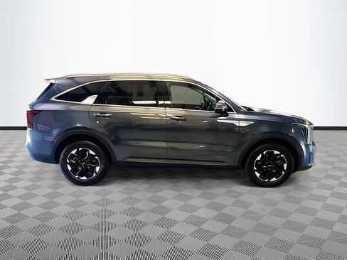 Used 2024 Kia Sorento S FWD image 8