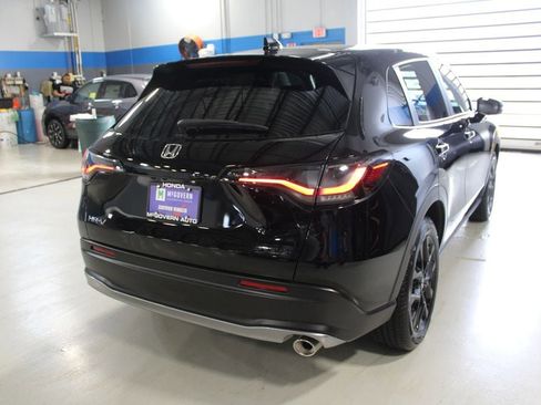 Used 2025 Honda HR-V Sport image 39