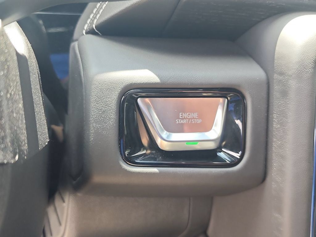Certified 2025 GMC Yukon XL AT4 Ultimate AWD/4WD image 17