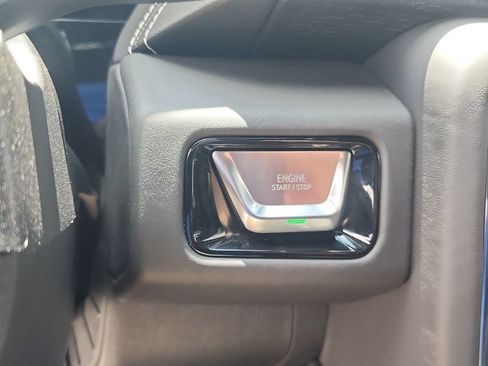 Certified 2025 GMC Yukon XL AT4 Ultimate AWD/4WD image 17