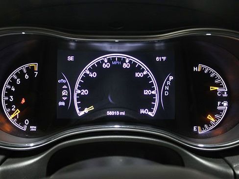 Used 2022 Jeep Grand Cherokee Laredo X image 11