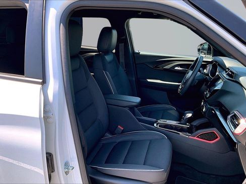 Used 2023 Chevrolet TrailBlazer RS w/ Technology Package AWD/4WD image 8