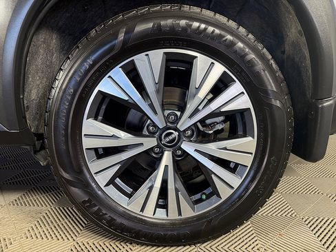 Used 2022 Nissan Rogue SV image 16