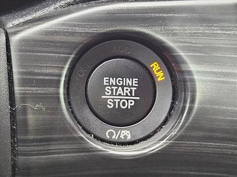 Used 2020 Jeep Grand Cherokee Laredo RWD image 12