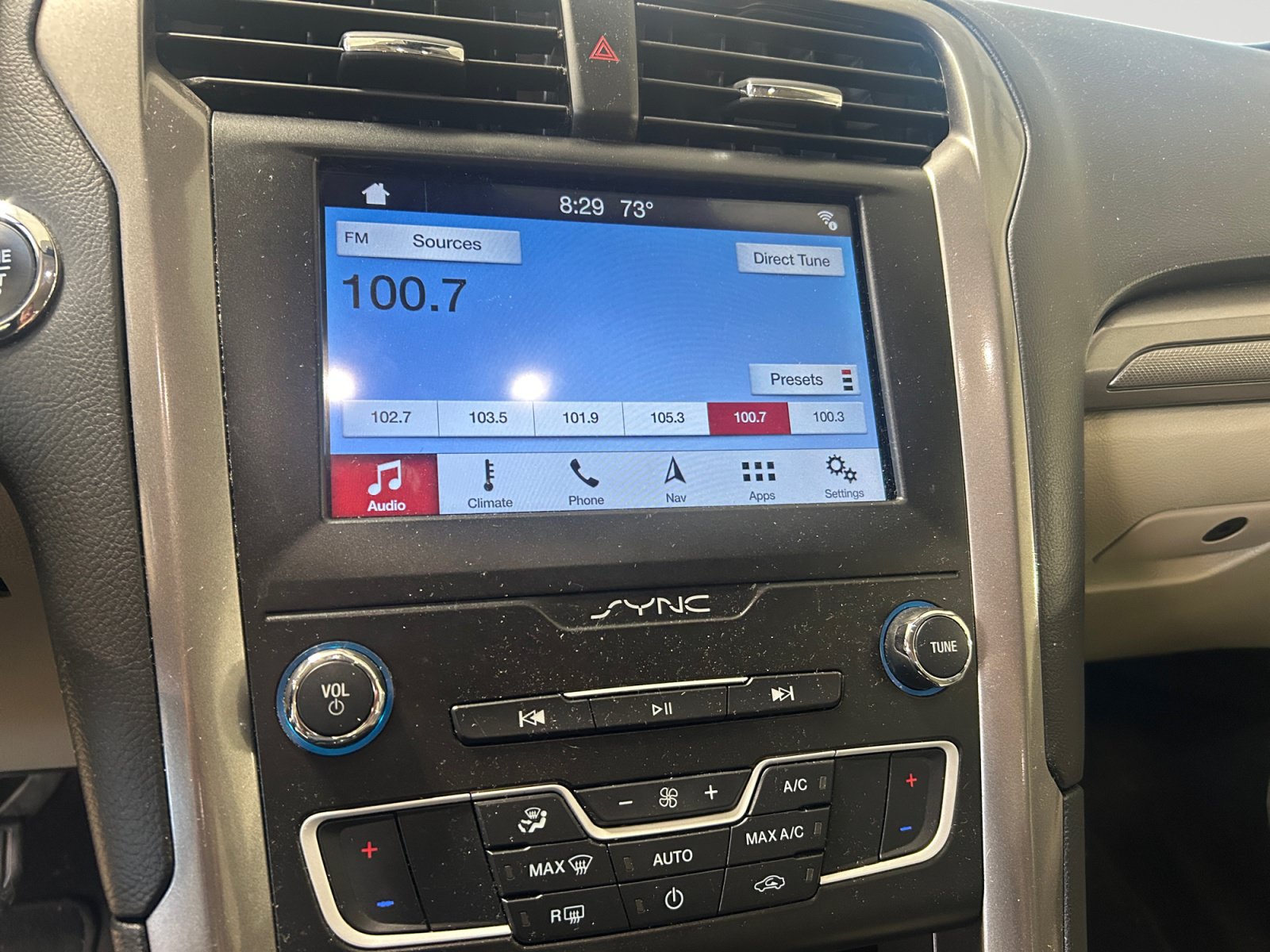 Used 2019 Ford Fusion SE FWD image 14