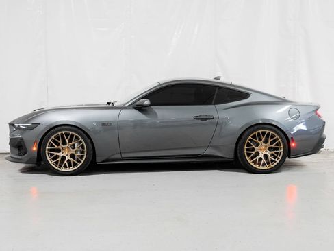 Used 2025 Ford Mustang GT Premium RWD image 2