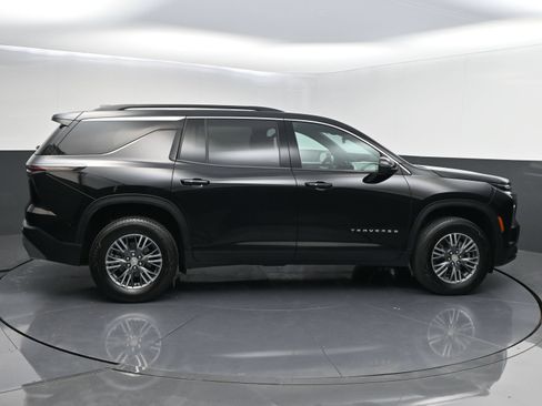 Used 2025 Chevrolet Traverse LT FWD image 8