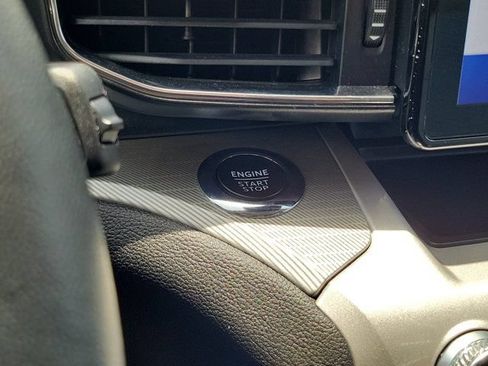 Used 2024 Ford Explorer XLT w/ Equipment Group 202A AWD/4WD image 28